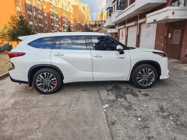 Toyota Highlander — Фото автомобиля 9
