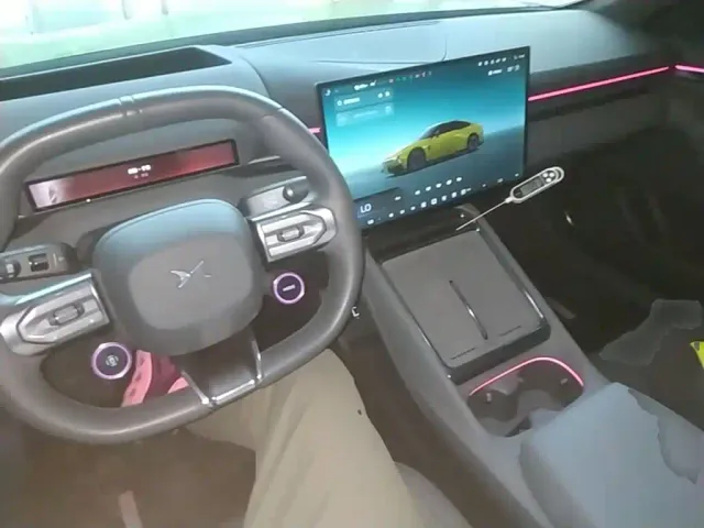 Xpeng P7 — Фото автомобиля 9