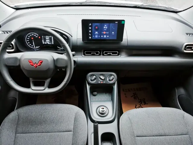 Wuling Hongguang — Фото автомобиля 3