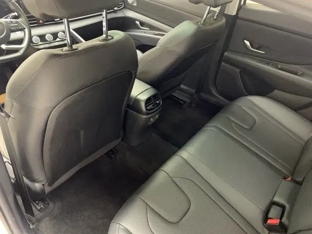 Hyundai Elantra — Фото автомобиля 9