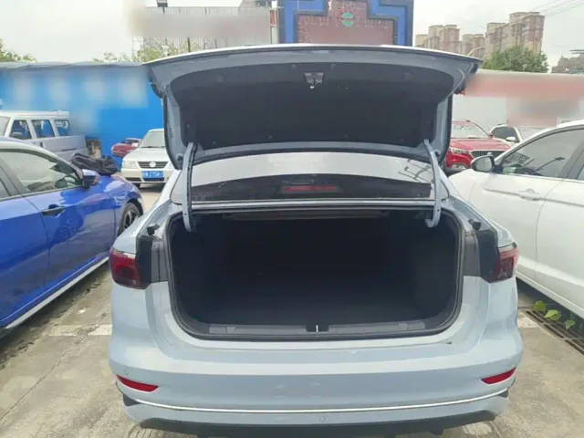 Geely Emgrand — Фото автомобиля 18