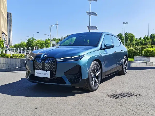 Фотография автомобиля — BMW iX