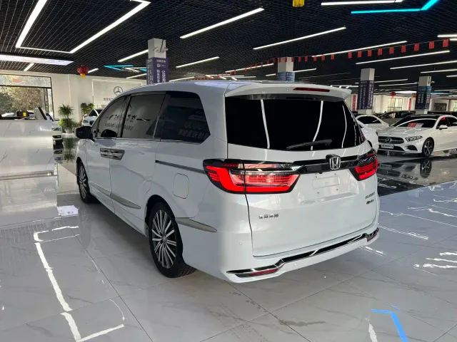 Honda Elysion — Фото автомобиля 7