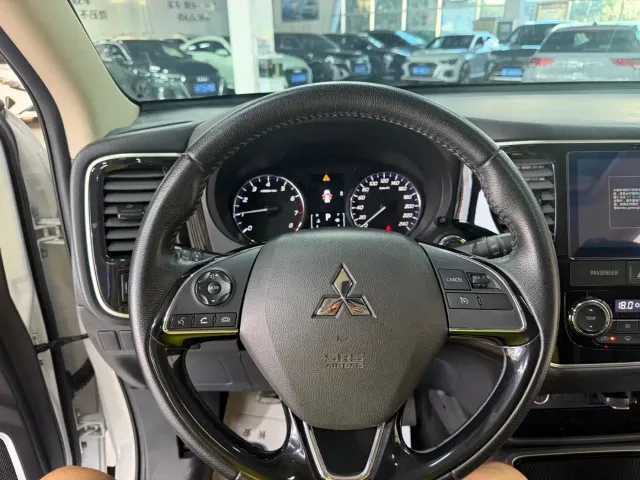 Mitsubishi Outlander — Фото автомобиля 9