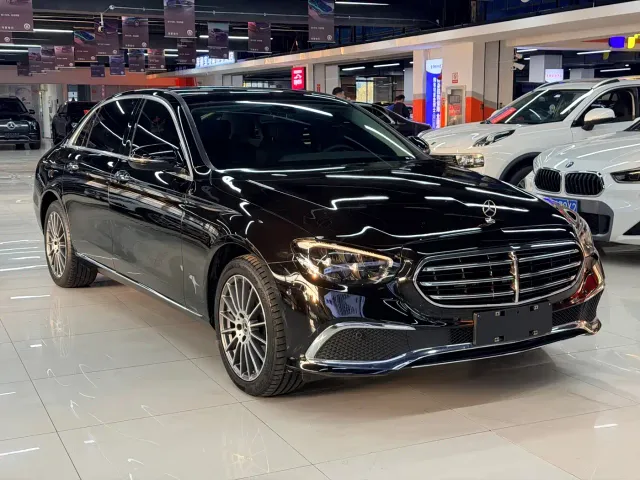 Mercedes-Benz E-Class — Фото автомобиля 3