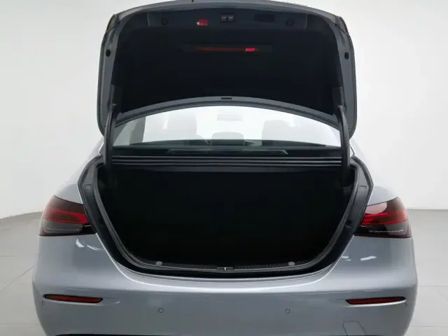 Mercedes-Benz E-Class — Фото автомобиля 16