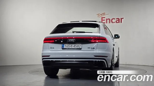 Audi Q8 55 TFSI quattro Premium — Фото автомобиля 4