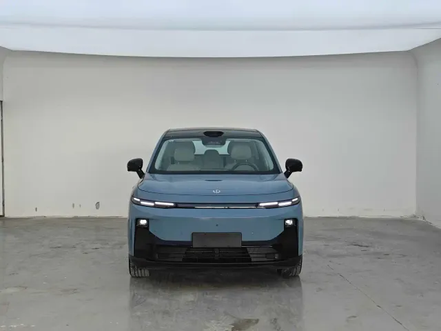 Leapmotor B10 — Фото автомобиля 2