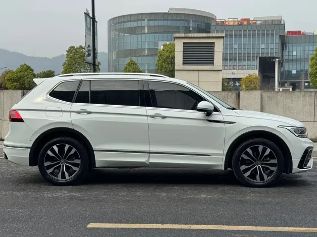 Volkswagen Tiguan L — Фото автомобиля 7