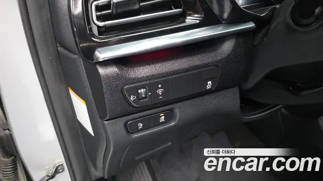 Kia Niro — Фото автомобиля 25
