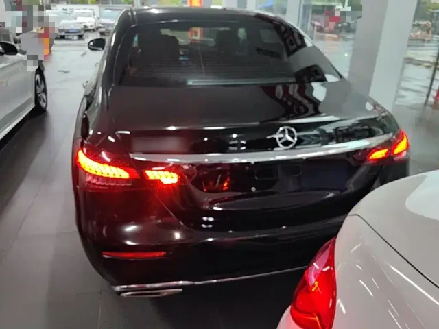 Mercedes-Benz E-Class — Фото автомобиля 5
