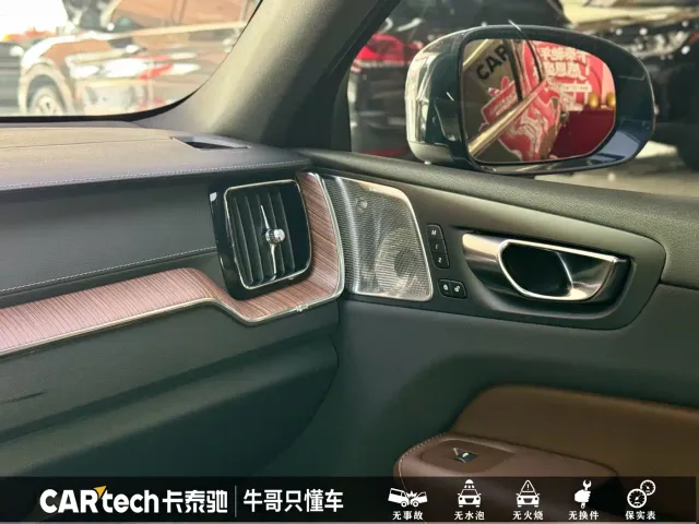 Volvo XC60 — Фото автомобиля 15