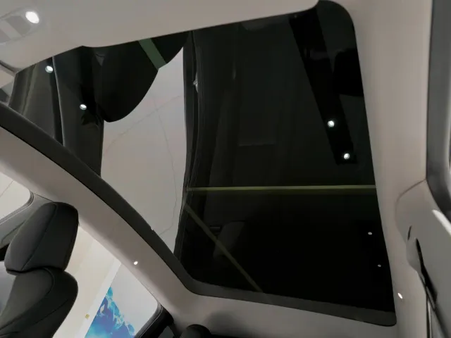 Tesla Model Y — Фото автомобиля 12