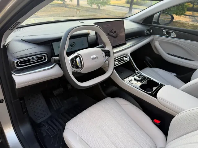 Geely Galaxy Stellar 6 — Фото автомобиля 12