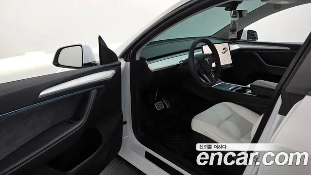 Tesla Model Y — Фото автомобиля 15