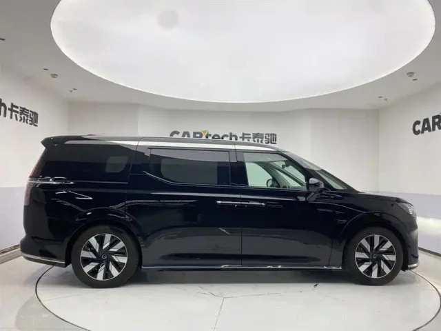 Volvo EM90 — Фото автомобиля 4