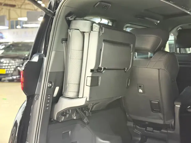 Toyota Alphard — Фото автомобиля 24