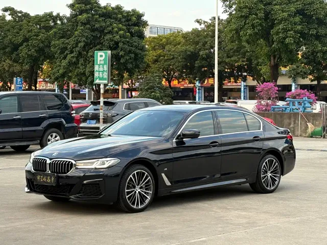 Фотография автомобиля — BMW 5 Series