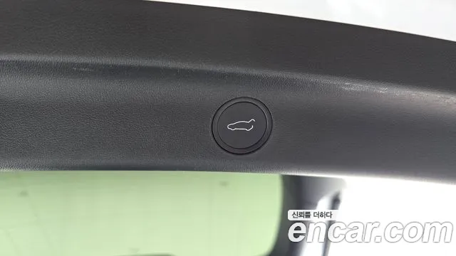 Tesla Model Y — Фото автомобиля 23