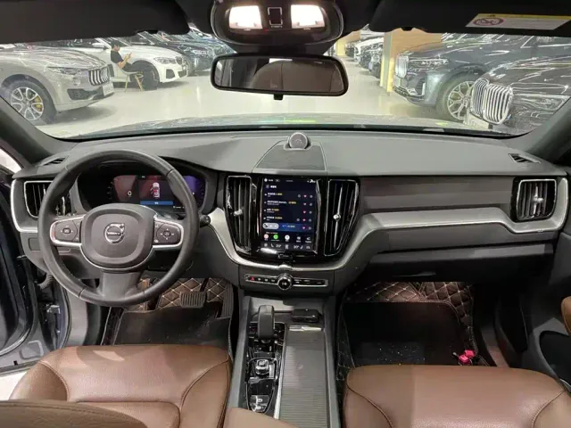 Volvo XC60 — Фото автомобиля 6