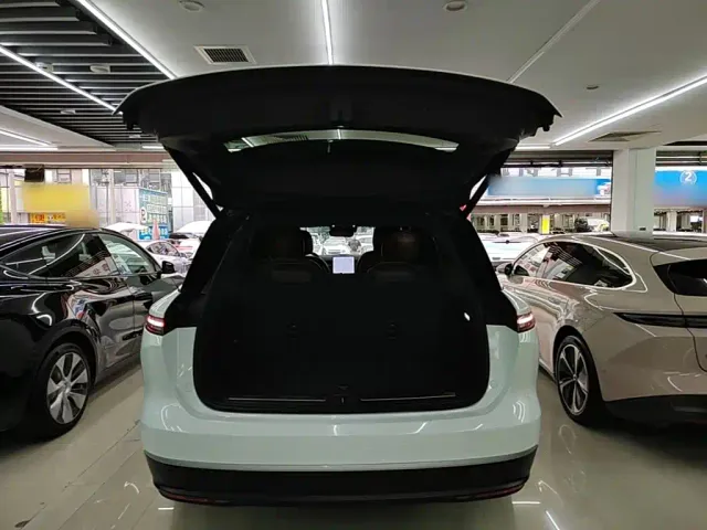 Nio ES8 — Фото автомобиля 18