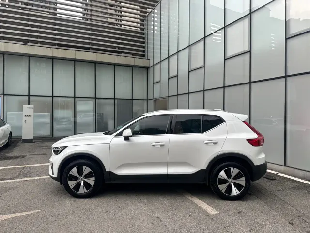 Volvo XC40 — Фото автомобиля 5
