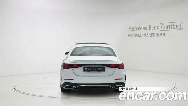 Mercedes-Benz E-Class — Фото автомобиля 4