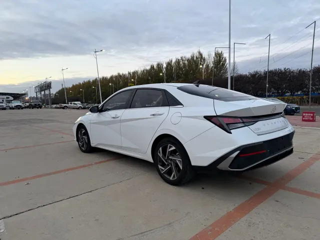 Hyundai Elantra — Фото автомобиля 6