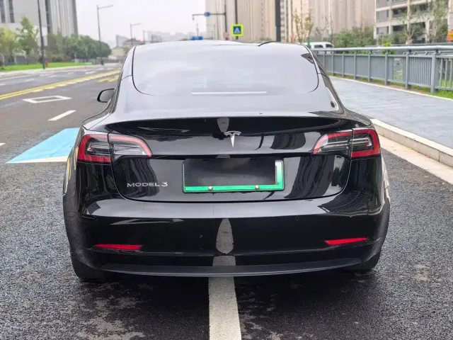 Tesla Model 3 — Фото автомобиля 6