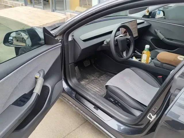 Tesla Model 3 — Фото автомобиля 15
