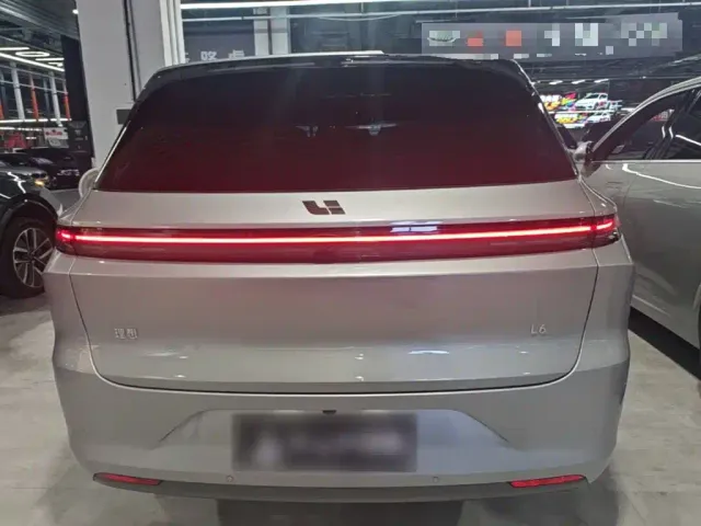 Li Auto L6 — Фото автомобиля 5