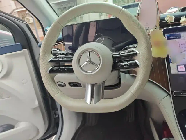 Mercedes-Benz EQE SUV — Фото автомобиля 11
