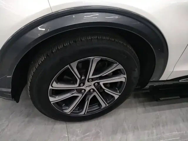 Ford Explorer — Фото автомобиля 22