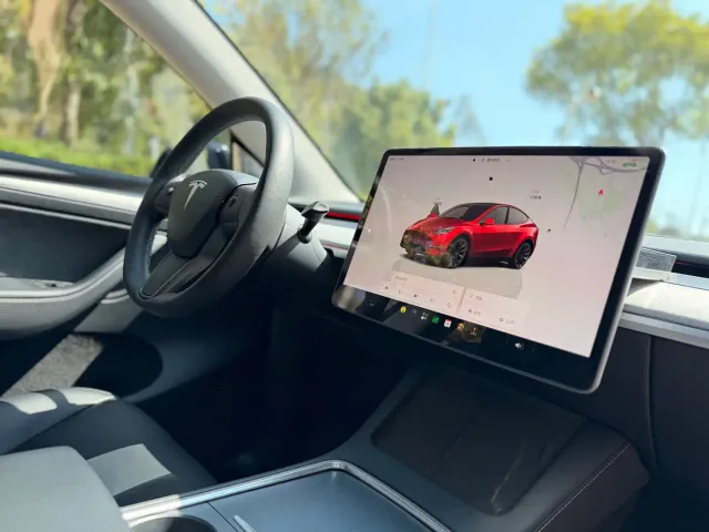 Tesla Model Y — Фото автомобиля 28