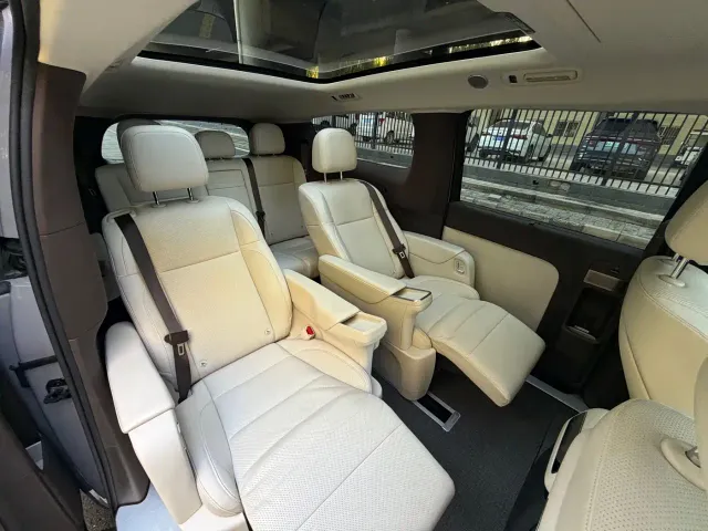 Li Auto MEGA — Фото автомобиля 10