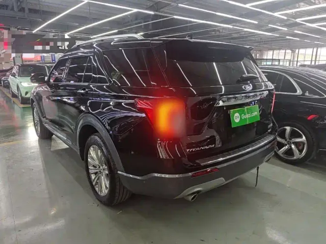 Ford Explorer — Фото автомобиля 4