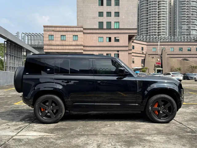Land Rover Defender — Фото автомобиля 30