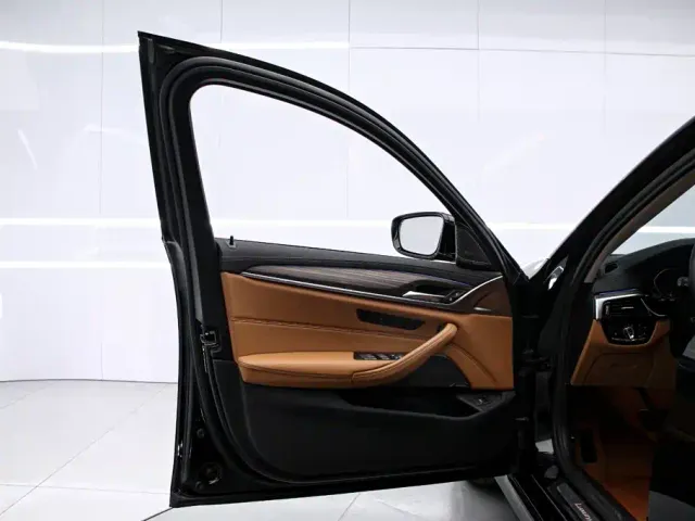 BMW 5 Series — Фото автомобиля 13