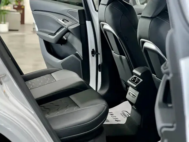 Audi Q6L e-tron — Фото автомобиля 13