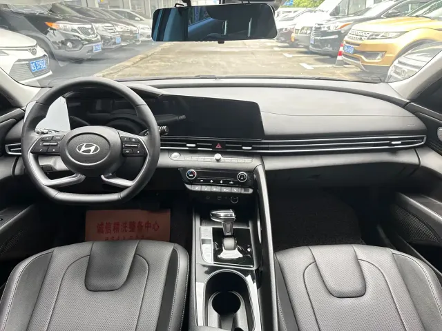 Hyundai Elantra — Фото автомобиля 6