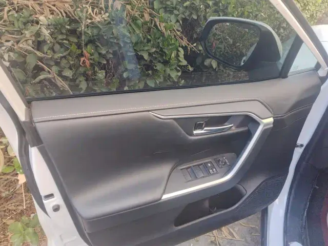 Toyota RAV4 — Фото автомобиля 7