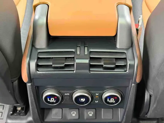 Land Rover Defender — Фото автомобиля 15