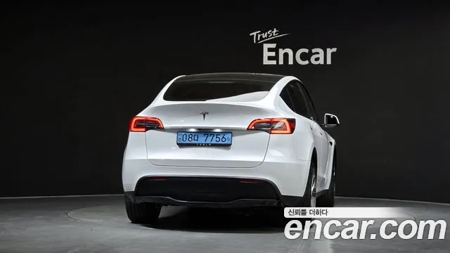 Tesla Model Y — Фото автомобиля 4