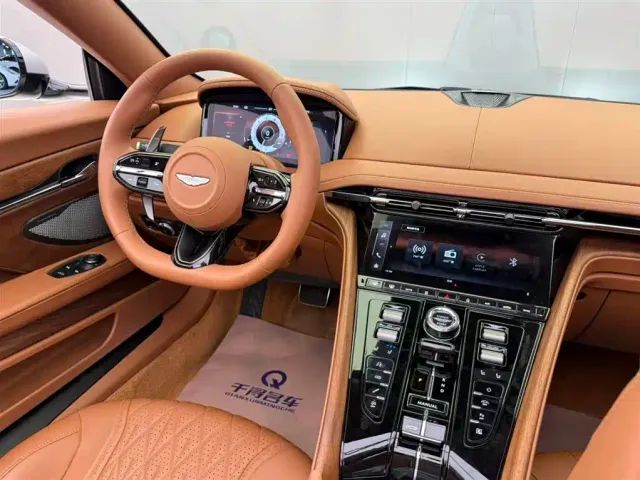 Aston Martin DB12 — Фото автомобиля 6