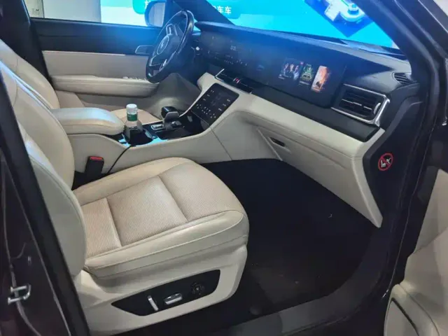 Li Auto ONE — Фото автомобиля 8