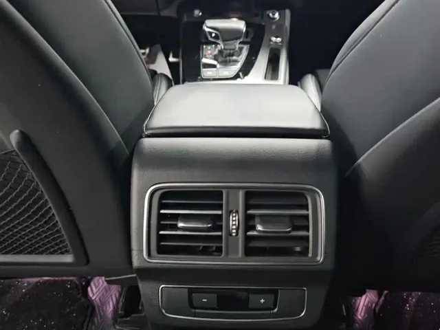 Audi Q5L — Фото автомобиля 10