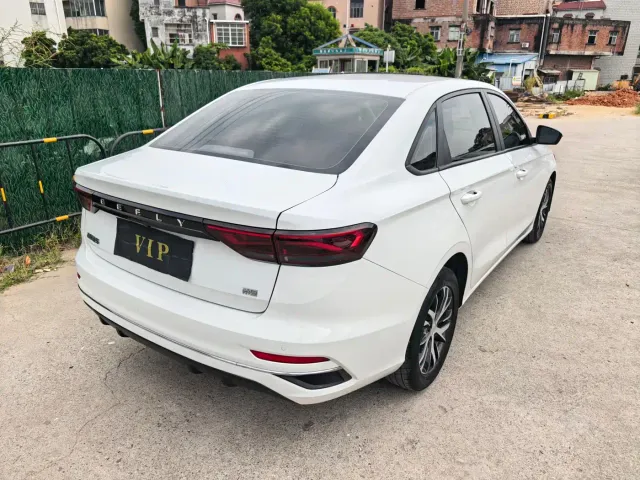 Geely Emgrand — Фото автомобиля 13
