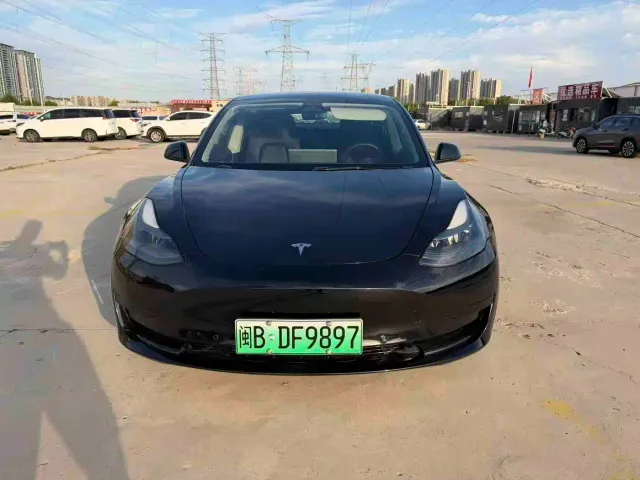 Tesla Model 3 — Фото автомобиля 3