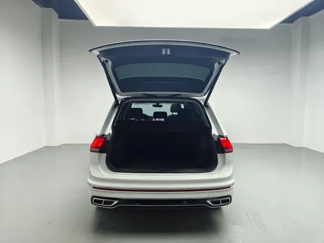 Volkswagen Tiguan L — Фото автомобиля 9