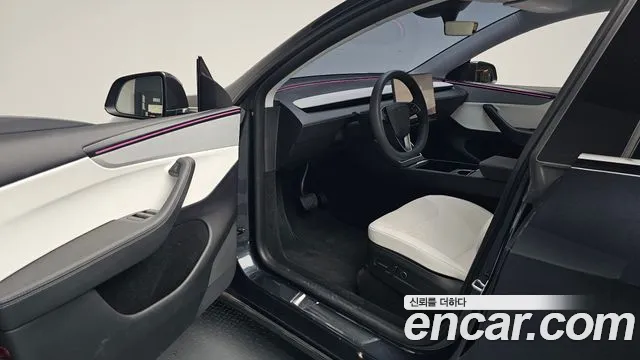 Tesla Model Y — Фото автомобиля 10